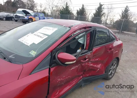 2014 Ford Focus Se z USA, uszkodzony, nr VIN 1FADP3F24EL214797